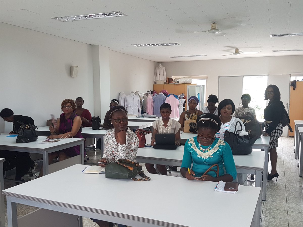 AnniePayep's tweet photo. Mon spécial #8mars
En formation dans le cadre du #FFNUM2019. Ne jamais cesser d'apprendre. Jamais. Tant qu'on peut. 👌🏾😎 #africanwits https://t.co/xGYMThqLeo