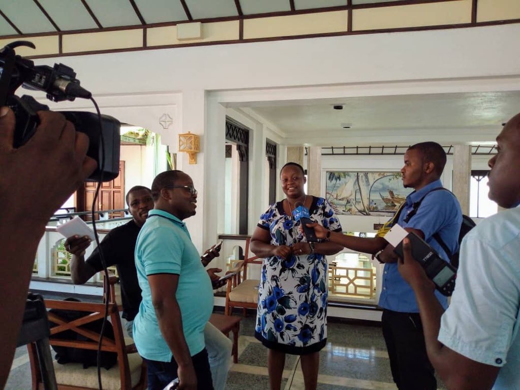 @_ochavalentina speaking to the media on the role of @wiomsa’s  @Cities_n_Coasts  project in facilitating #coastalcities #research - at the inception meeting to discuss the concept of #SmartCities, #Mombasa 

#CoastalResources #MarineResources #MarineScience #WesternIndianOcean