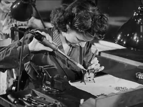 Laboegalite's tweet photo. 🗓️Jill Craigie, née le 7 mars 1911, est une réalisatrice de film documentaires, scénariste et féministe britannique. Elle traite de la situation des enfants réfugiés, de la condition des mineurs et de l'égalité des sexes au travail dans ses films. #EphemeridesDuLabo https://t.co/k25kOObA4r