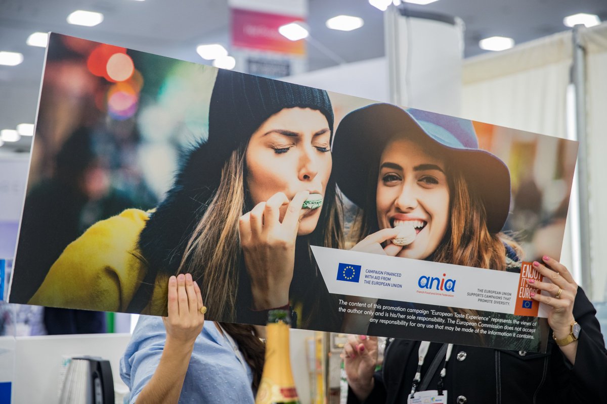 ANIA_FRANCE's tweet photo. [@European_Taste] L'ANIA est présente au salon #ExpoWest2019, n°1 du #bio américain, à Anaheim en Californie, pour présenter les produits bio et #naturels de 15 entreprises françaises. Bravo à la gagnante de notre loterie qui remporte un A/R USA-France grâce à @AirFranceFR. https://t.co/6Fm2zVYO4V