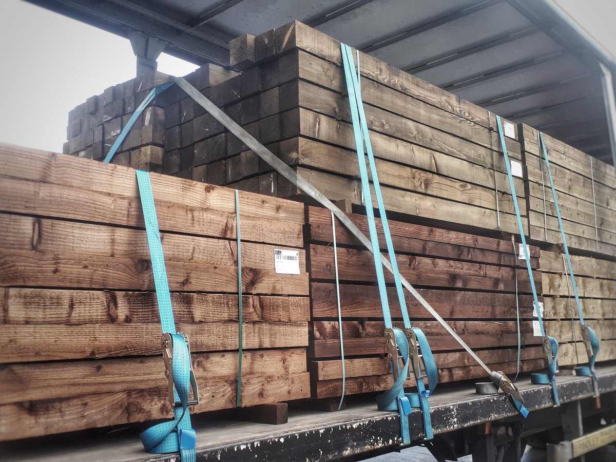 Trucker__Andy's tweet image. I love loads like this, where you have to think through how you're going to secure the load. Now to hit the road back to Leicester #Trucking #SecureLoad #InSafeHands #TruckersWithPride #Iveco @GuestIvecoTruck #SouthfieldsTrailer #Translink #TranslinkExpress @translink_uk