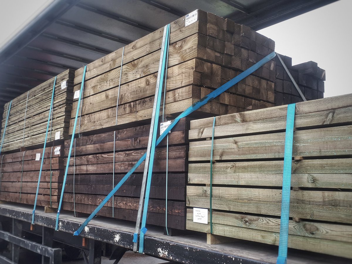 Trucker__Andy's tweet image. I love loads like this, where you have to think through how you're going to secure the load. Now to hit the road back to Leicester #Trucking #SecureLoad #InSafeHands #TruckersWithPride #Iveco @GuestIvecoTruck #SouthfieldsTrailer #Translink #TranslinkExpress @translink_uk