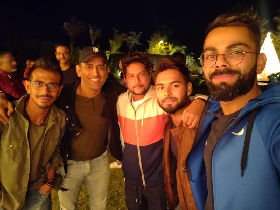 Great night with the boys at mahi bhais place last night. Good food, fun chats all around and great energy. Perfect team evening 🇮🇳👌👌. @msdhoni @imkuldeep18 @RishabPant777 @yuzi_chahal