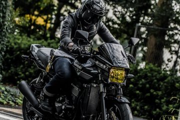 ライダーにオススメの髪型とは Snsで人気の美容師ライダー 〼ヲ ますお さんにインタビュー バイクレ