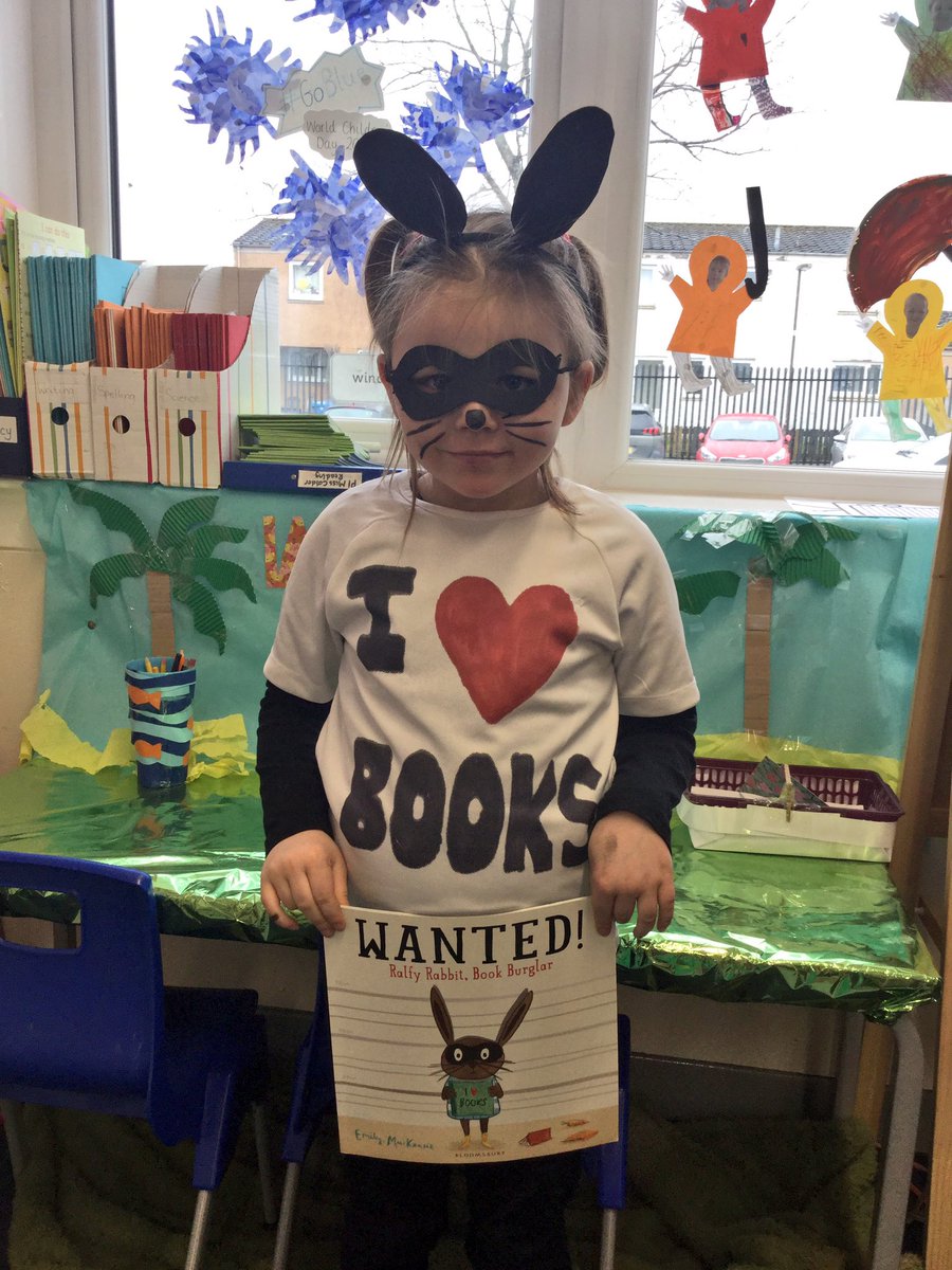 MissCalderKPS's tweet photo. Happy #WorldBookDay2019 from Primary 1 📚 We have dressed up in some fantastic costumes based on our favourite book characters! Can you tell who we are? @KnightsridgePr1 https://t.co/XbUmgm1ZuI