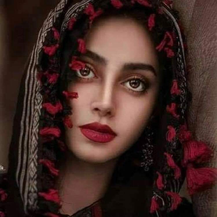 Abbhiha's tweet photo. عورت بھی شاعری کے جیسی ہوتی ہے
جس کو صرف باذوق لوگ ہی سجھ سکتے ہیں •••! https://t.co/GR6KoxCLLt