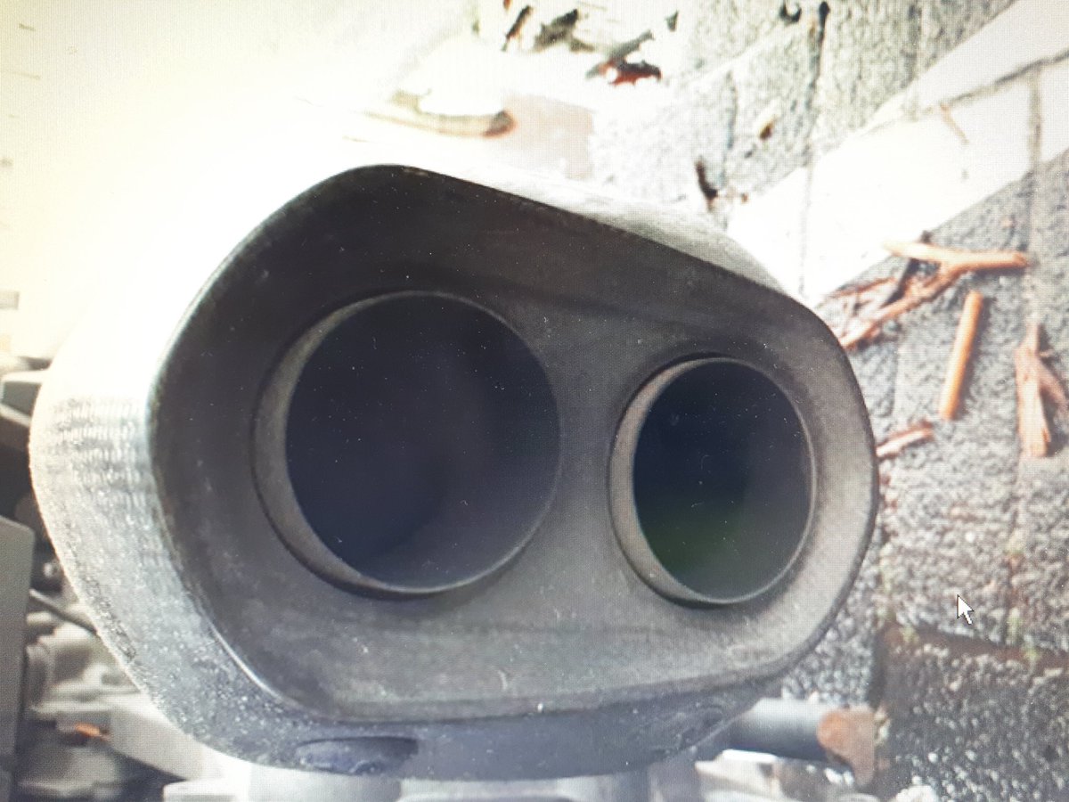 POL_RotterdamC's tweet photo. Op de #Westersingel reed een #motor zonder #dempers in zijn uitlaat. Bestuurder aangesproken en een #WOKmelding aangezegd. #herrie #doorpakken #klachten #motorrijder ^BE https://t.co/DNFzwDhELL