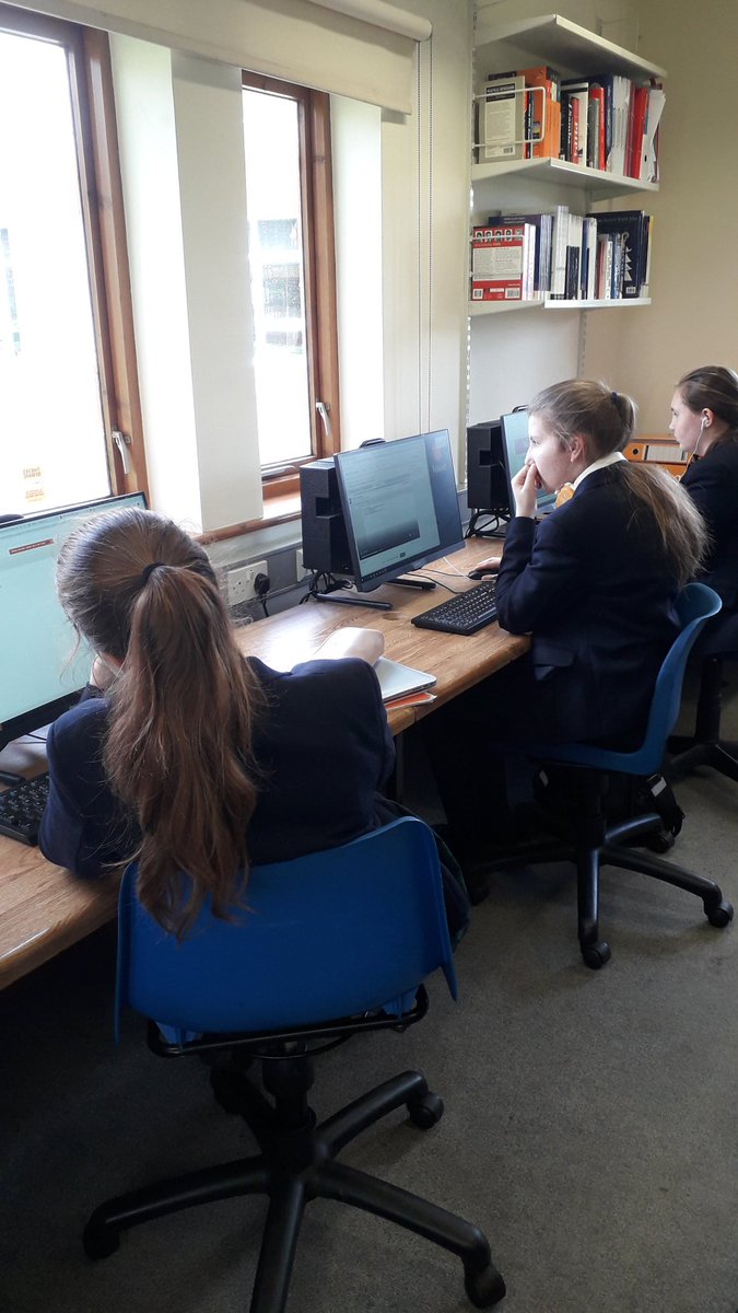 Felstedcompsci's tweet image. Year 9 hard at working coding a progress bar in a Google sheet. #GirlsWhoCode