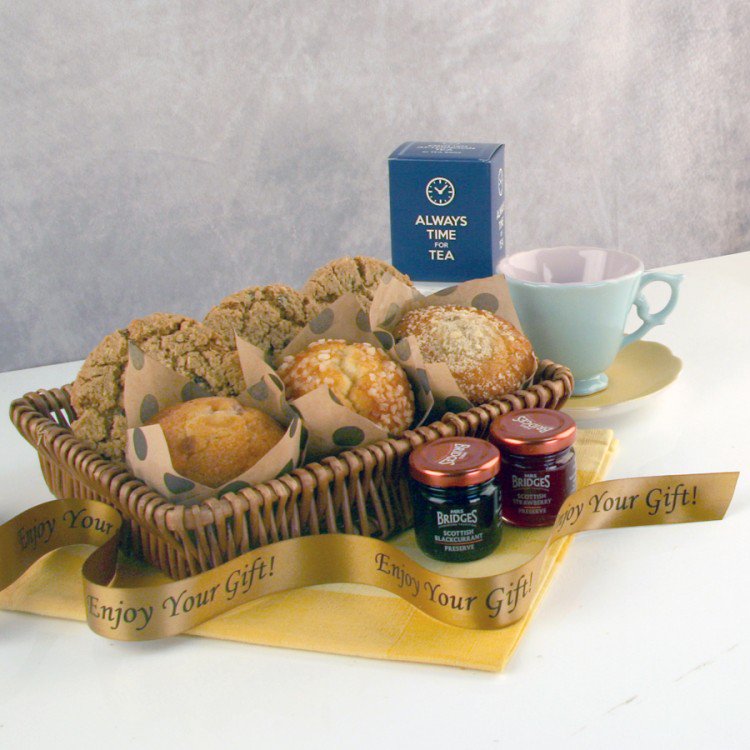 SmartGift's tweet photo. Who doesn't love a bit of comfort food? This tasty gift is great for any occasion... the lemon burst muffins are delicious! Surprise someone you love with this treat - and send your smile too with a free photo card 😊😍💝
Shop now: https://t.co/0ow6jdPE6X
#giftideas #cookies #tea https://t.co/Ou7cb9PGOu