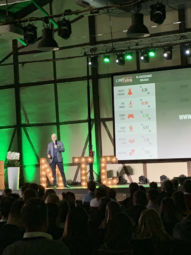 KaliszKarol's tweet photo. Joe #verticalvideo is changing #mobile #uxinterface - less people want rotate their #mobile devices @KamilBolek #BartekSibiga - lets start #verticalTwitter #MTC2019 https://t.co/qC5MooCxKA