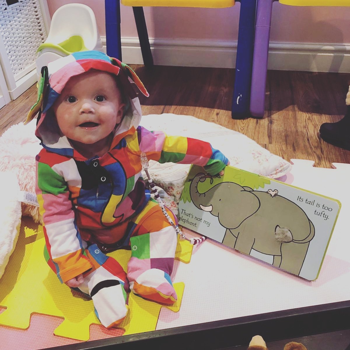 MrsDawsJones's tweet photo. Already loving World Book Day #readingbaby #WorldBookDay @ReadingatLLP @orchard_daycare https://t.co/EXJNRelG9r