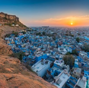 Jodhpur should be on everyone's travel bucket list! Known as the blue city of India, it’s where Jodhpur Gin has its origin. So make sure you plan your journey soon! 💙