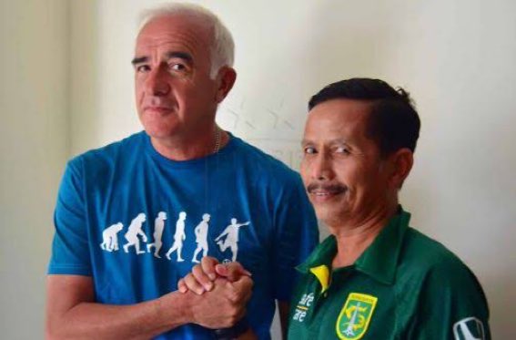 Saya Gomez,
Saya Djanur,

Kami berdua mengucapkan, Sa Bodo Teuing!!!!