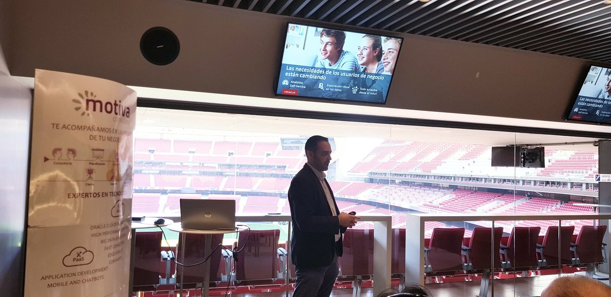 MOTIVA2NET's tweet photo. Juan Diego Ruiz, Customer Advisor de @oracle_es en PaaS y OCI #Cloud nos cuenta los avances de Oracle Analytics Cloud Services @JDRuizPerea #autonomous #autonomousexperience https://t.co/VUyIcbdiA1