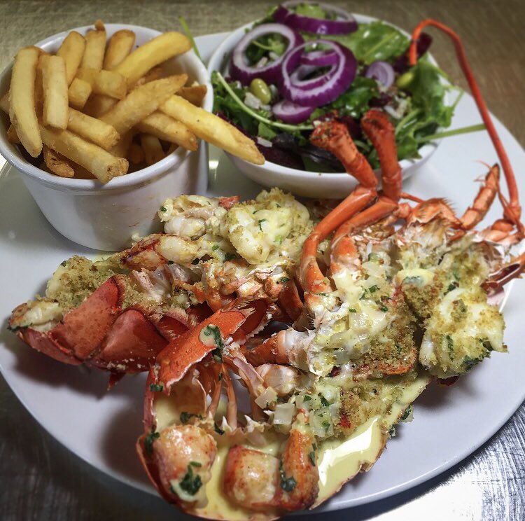 It’s Lobster Thursday! Fresh lobster from our special menu available all day 😊🍴#brownsmcr #mcrfood #Lobster