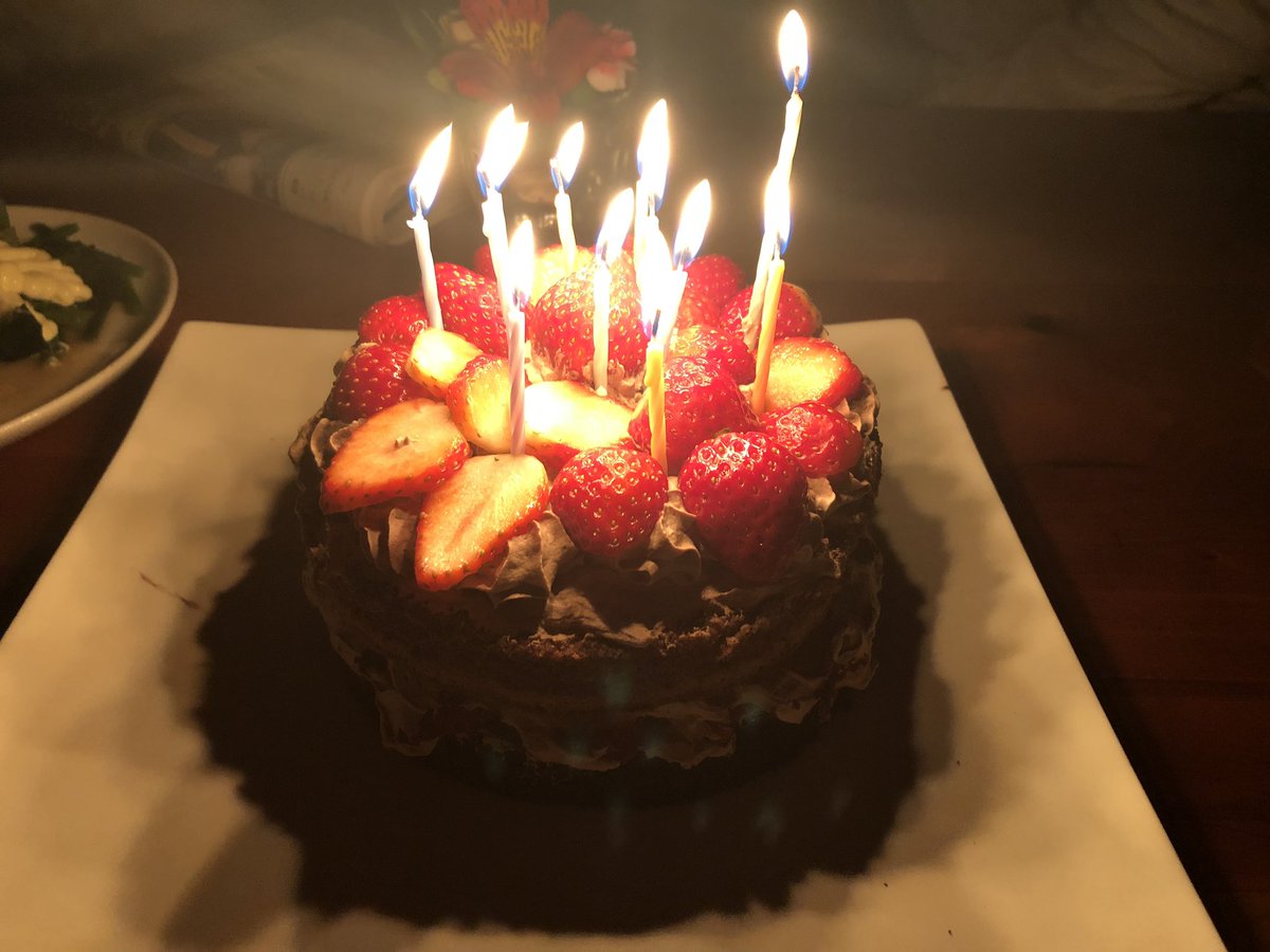 矢萩 よしとも Yahagi Yoshitomo على تويتر １日早いですがお祝いしていただきました ありがとう 43歳 誕生日 バースデー ケーキ 3月8日生まれ
