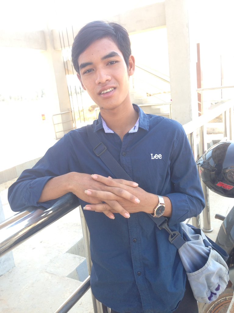 MT38890851's tweet photo. ចង់ដើរលេង 🌻 https://t.co/YQGXQbSkXe