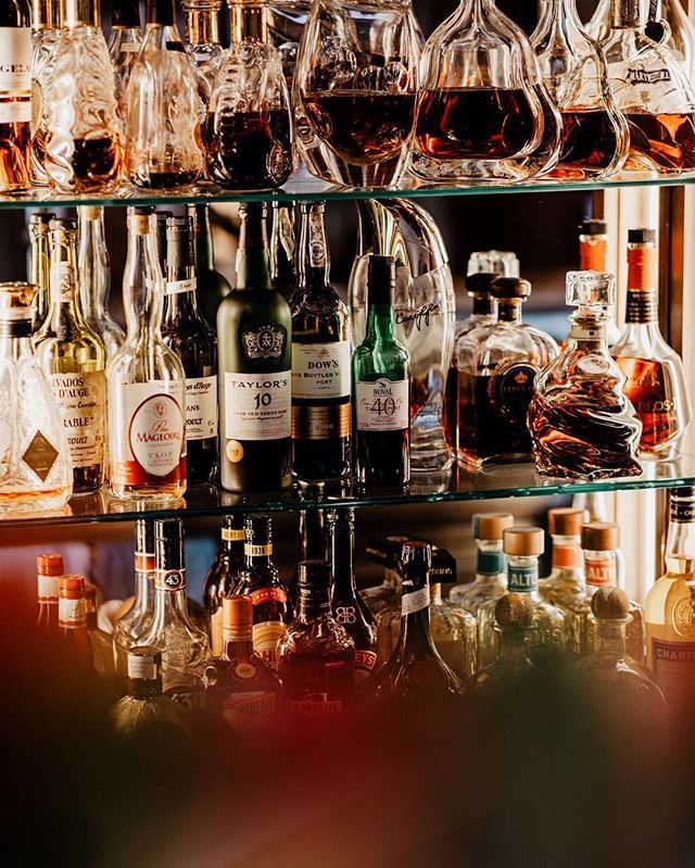 schlossfuschl's tweet photo. In our Schloss Fuschl Bar, under the gothic domed vault from the 16th century, time seems to stand still with a good glass of wine. 🥃🍸🍹🍾
@schlossfuschl | Fotocredit: @patresinger 
#schlossfuschl #schlossfuschlresort #schlossfuschlmagic #schlossfuschlmoments #bar #barandl… https://t.co/UzaIgNnbJq