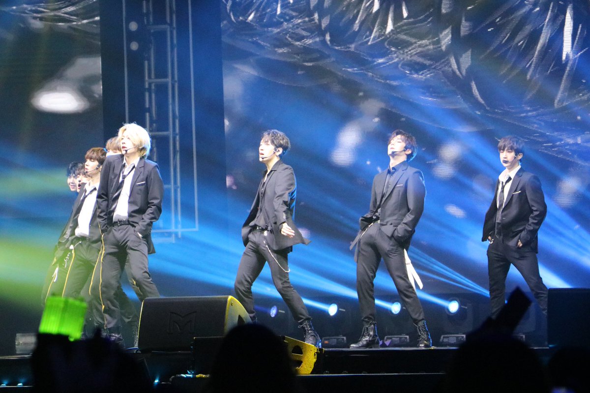 MOAArena's tweet photo. The awesome Noir is up first! Can’t deny how awesome their dance moves are! 🕺🏻#KPOPFCAtMOAArena #2019KPOPFCMNL https://t.co/Av7TPHvENa