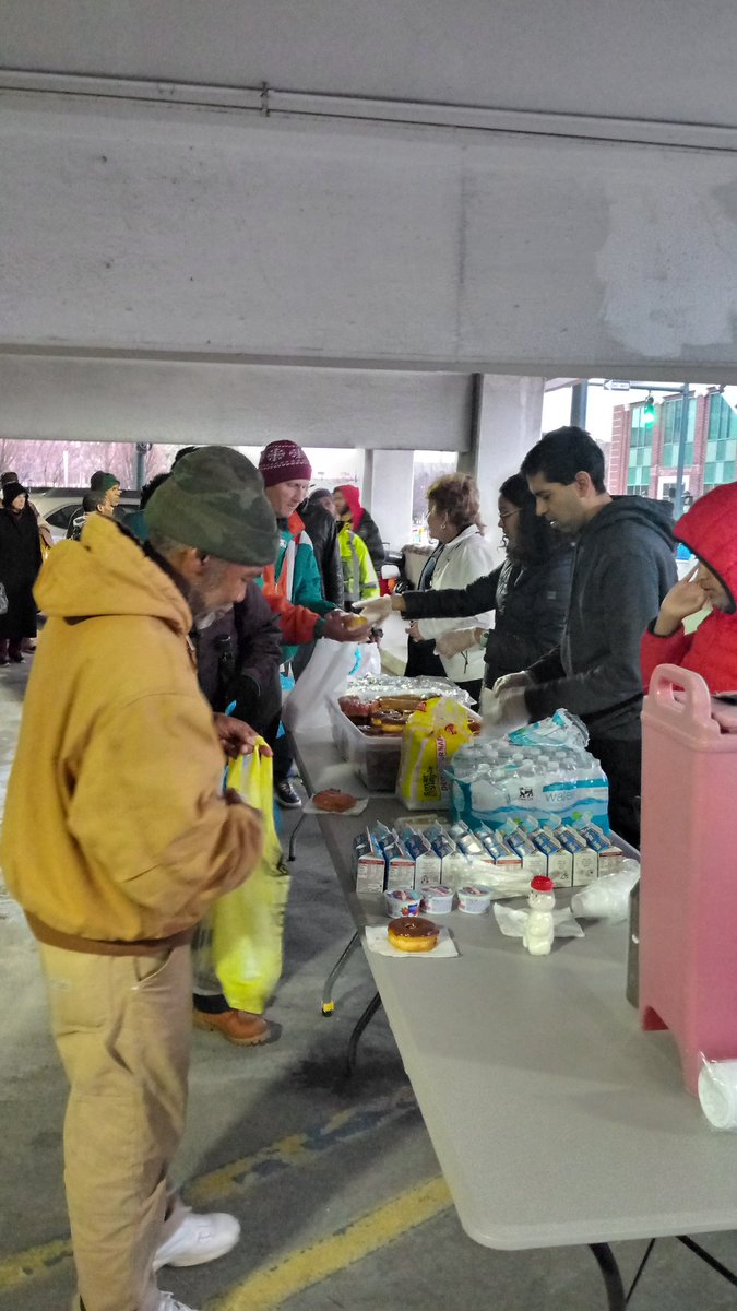 TinyHousesGSO's tweet photo. Every Saturday morning, we serve Breakfast 4 Our Friends, downtown Greensboro. We need your help. Volunteers nd donations needed: https://t.co/4T2pkev8BE
#TinyHouse #tinyhomes #B4OF https://t.co/wcDzcJDCZw
