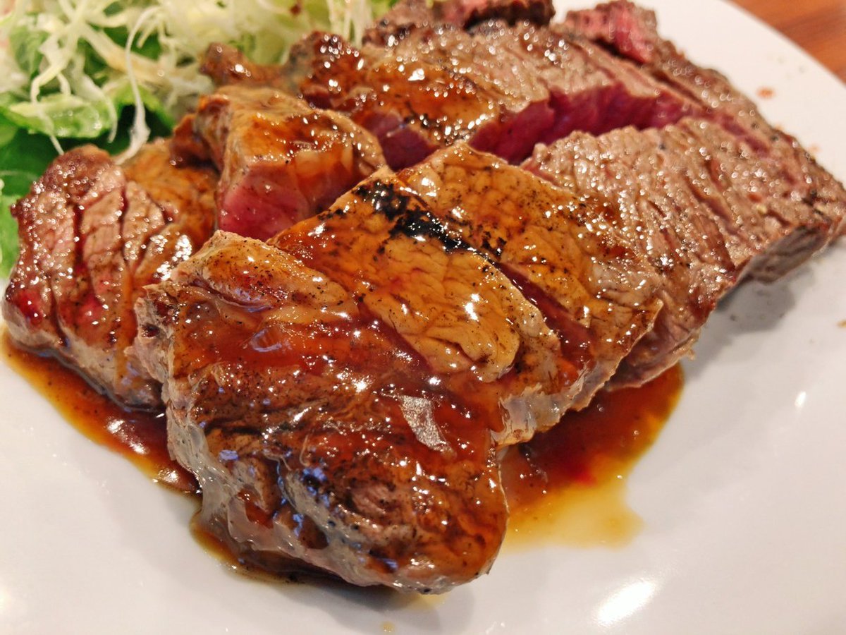 kansai_zeppin's tweet photo. 【キャトルラパン】
＠大阪：中津駅から徒歩5分

高コスパで絶品のステーキランチが食べられるお店。
ミディアムレアに焼き上げられており絶品！
ソースと塩コショウで味付けられお肉の旨味を存分に楽しめます✨
200ｇ800円で100ｇごとに150円あがっていくシステムです🎶 https://t.co/YFxxVUI5gf