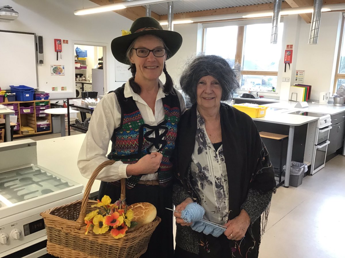 TGAWPrincipal's tweet photo. World book day in full swing. #amazingteachers #happyschool https://t.co/8BJXl1dATn