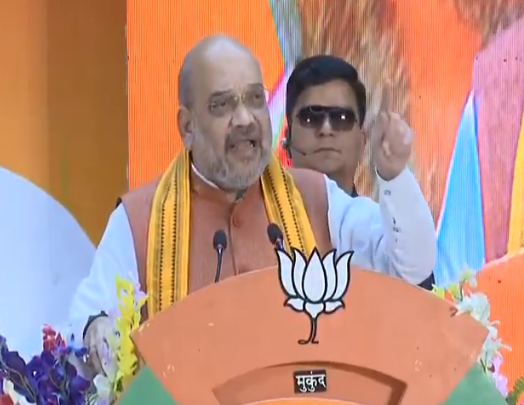 BJP4India's tweet photo. राजीव गांधी ने एक बार हमारी पार्टी पर तंज कसा था कि हम 2 हमारे 2, आज उनकी पार्टी 400 से 44 पर आ गयी है और हम 2 से 282 पर पहुंच गए है। ये आप सबकी मेहनत का फल है : श्री अमित शाह https://t.co/J4D5nJpPY4