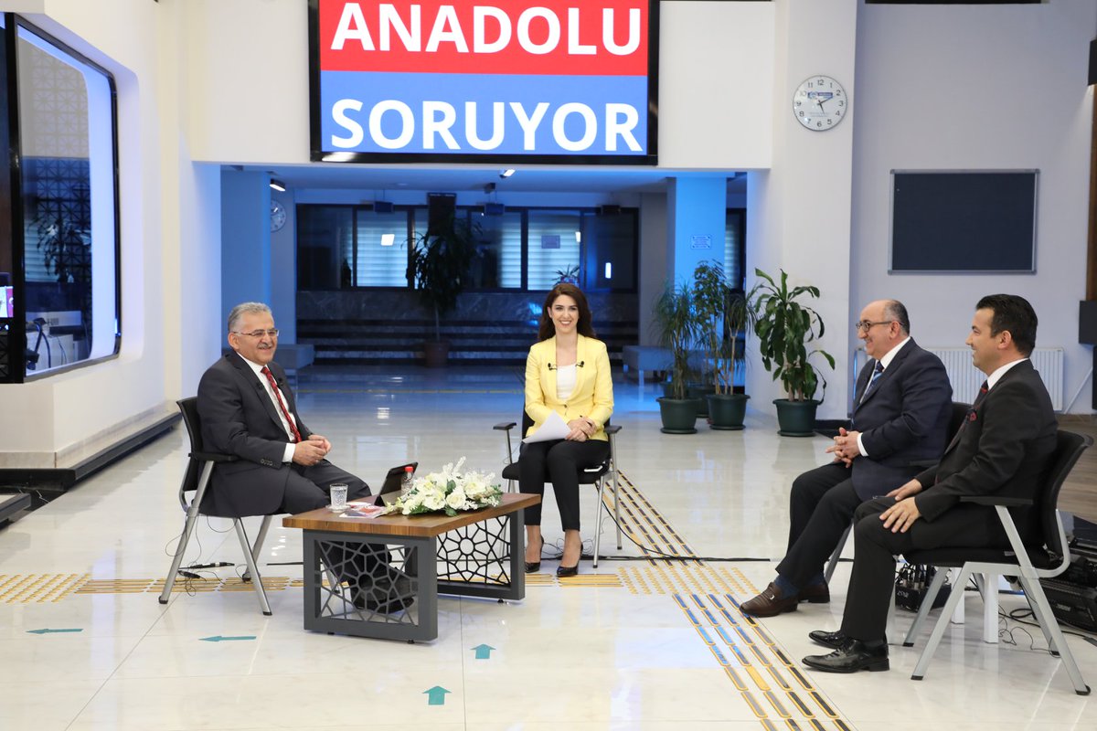 TRT HABER' de Sayın Merve Kır Salman'ın moderatörlüğünde Gazeteciler Sayın Veli Altınkaya ve Sayın Doğan Havur ile "Anadolu Soruyor" programı başladı. <a href="/trthaber/">TRT HABER</a> <a href="/HavurDogan/">Doğan HAVUR</a>