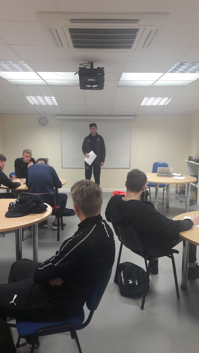 coach_devon's tweet photo. CC Devon showing great presentation skills and a session of seated volleyball delivered by Sportsway Management apprentice Matt Handley 👍 @SportsWayM @Lifetime_UK @WeAreCoachCore @PAFCCommunityTr @devon_fa @ExeterCCT @TennisIvybridge @SWAthleticsAc @ETA_Trampoline @activedevon https://t.co/LFfST9VnfV
