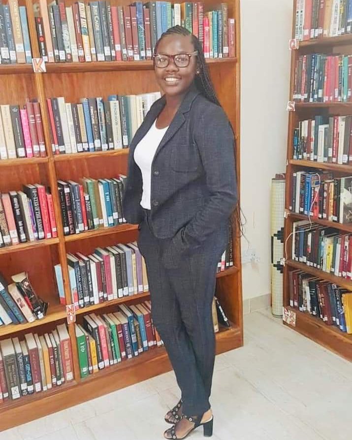 khadeejafatty's tweet photo. Just imagine what you are losing just because you are not reading.
#ReadKnowGrow
#ProudLibrarian
#HappyWorldBookDay https://t.co/J3O5BR7xjY