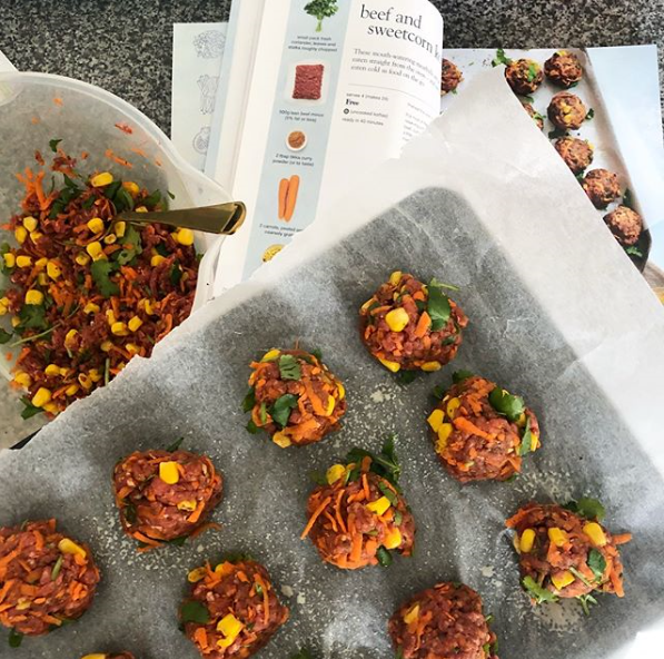 SlimmingWorld's tweet photo. #SlimmingWorld members aren’t short of recipe inspo, and we ❤ being inspired by all the their creations from our #FoodOptimising recipe books - like this beef and sweetcorn concoction from #SWcook5 up, by Beckie (LifeofBeckie on Insta)! #WorldBookDay 📚 https://t.co/dtYn47Fo6P