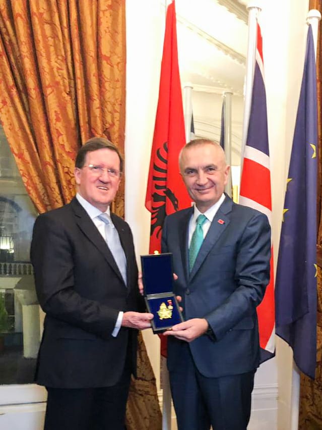 ilirmetazyrtar's tweet image. In appreciation and gratitude for his extraordinary contribution I had the pleasure of giving to this great #friend of our nation #LordRobertson the highest title “#GjergjKastriotiSkënderbeu”.🇦🇱🤝🇬🇧 2/2