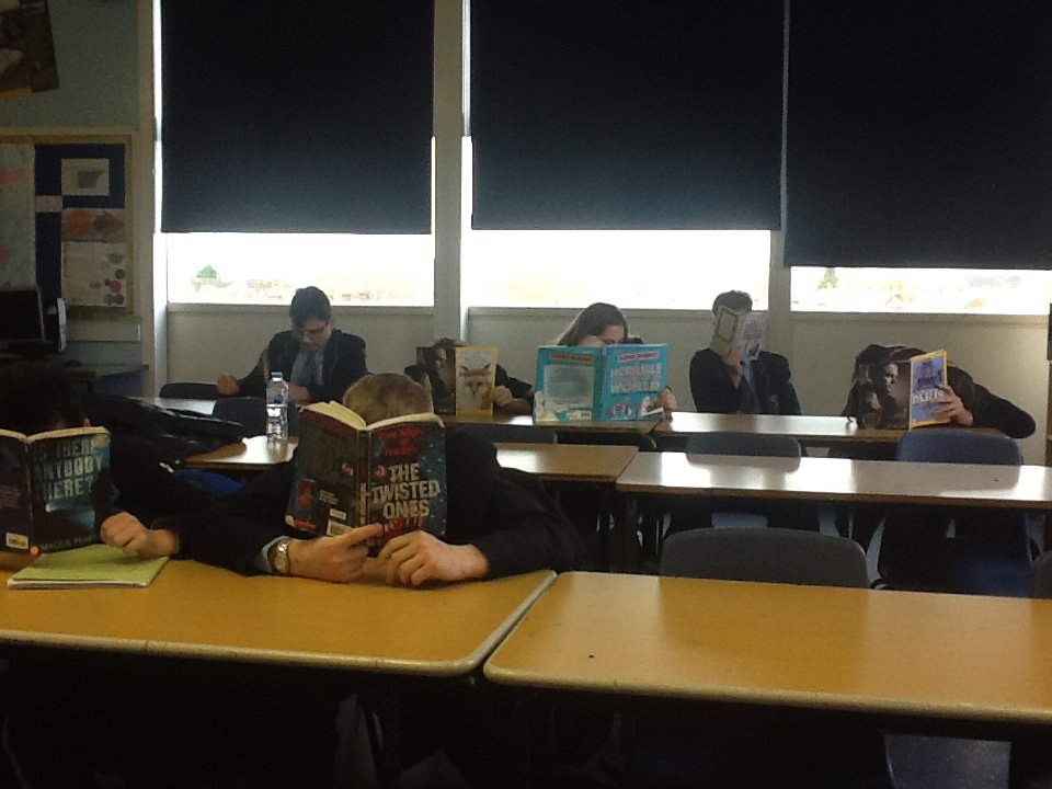 LcaReading's tweet photo. Geography students taking a moment to DROP EVERYTHING AND READ on #WorldBookDay2019. Awesome! @GeographyLCA @LincolnCastleAc https://t.co/olAZAkBseN