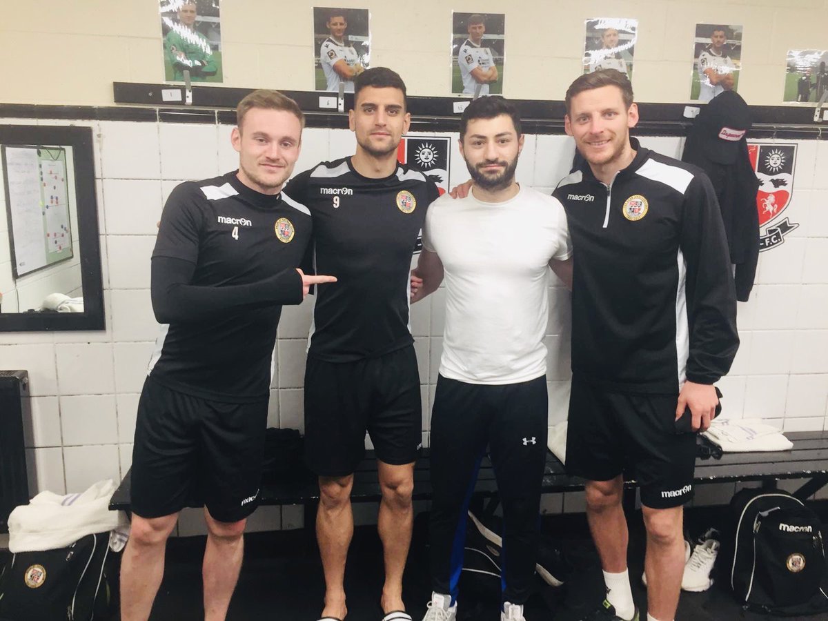 Absolutely a pleasure to work with these guys during my placement hours for @SportRehab_ and @StMarysSHAS .
Such a brilliant atmosphere and lovely people at @bromleyfc !
Alongside with the skipper Jack , @FrankieJay_ the legend of the club , @omarbugiel the goalscorer machine.