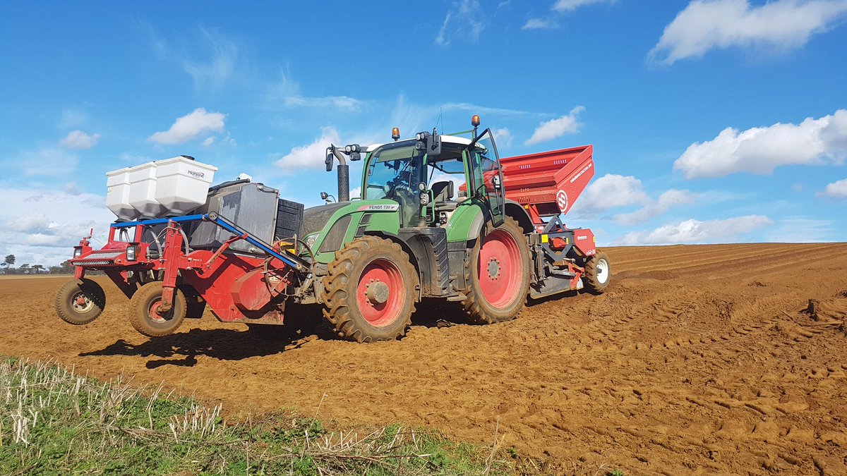 dbostock1964's tweet photo. @NiagriEng @3musketeersltd @CapelStAndrewFm @dewulf_group Happy days #hillmaster ๐๐๐ https://t.co/2XPz8Xpuzn