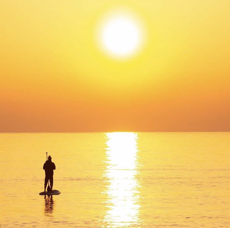 Mañana SUNRISE Sesh! Are you in? Reserva tu plaza en ungravityboard.com/es/water/activ…