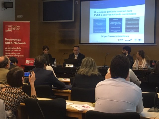 ITA_tecnologia's tweet photo. #arexnetwork #Zaragoza
Hoy en el Patio de la Infanta de @ibercaja
Nuestro compañero Ignacio Hernández de @EEN_ITAINNOVA ha dado a conocer a un nutrido grupo de empresarios #pymes de #Aragón cómo desde @ITAINNOVA y @CEOEAragon les podemos ayudar.
Organizada por @aragonexterior https://t.co/LoRUcITEPM