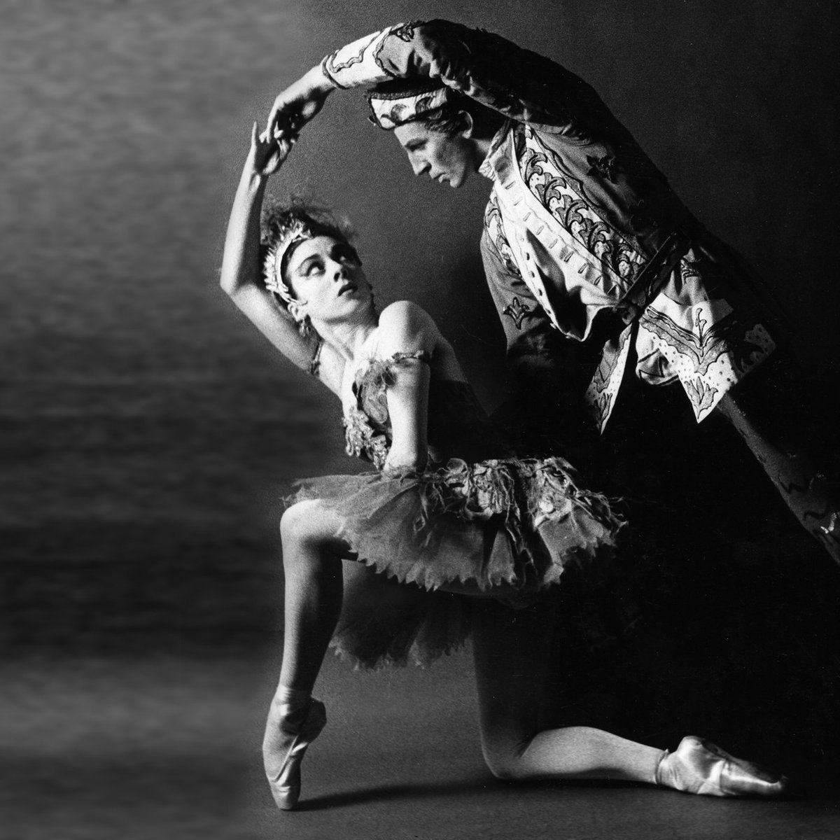 ✨ Next week ✨

We are hosting an event celebrating the life of Annette Page, one of The Royal Ballet's beloved Principal dancers 💖

Find out more here: roh.org.uk/productions/an…