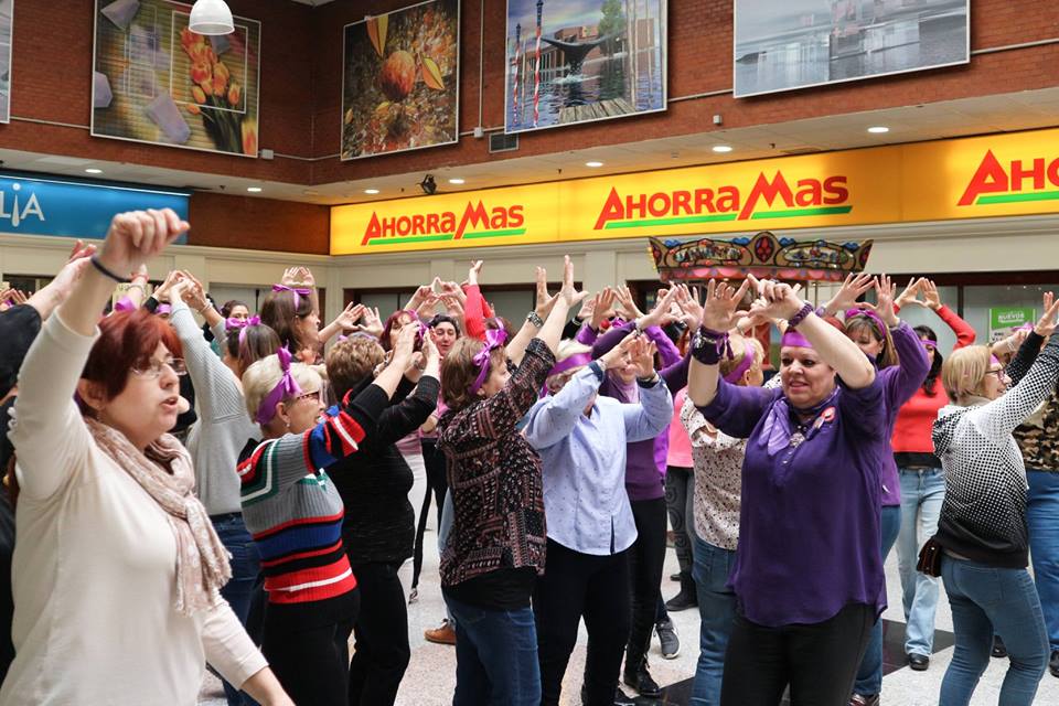 GloriaFuertesEI's tweet photo. Nuestro FLASHMOB por el 8M que acabamos de bailar en el Centro Comercial de Vicálvaro!
QUE VIVA LA LUCHA DE LAS MUJERES! https://t.co/LtPixicmsd