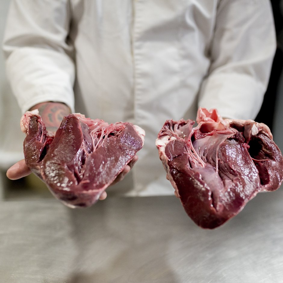 A la cocina hay que ponerle corazón 🖤
.
.
.
#cilindro #cilindrorestaurante #restaurantesmadrid #madrid #peruano #asturiano #gastronomy #foodies #foodiesmadrid