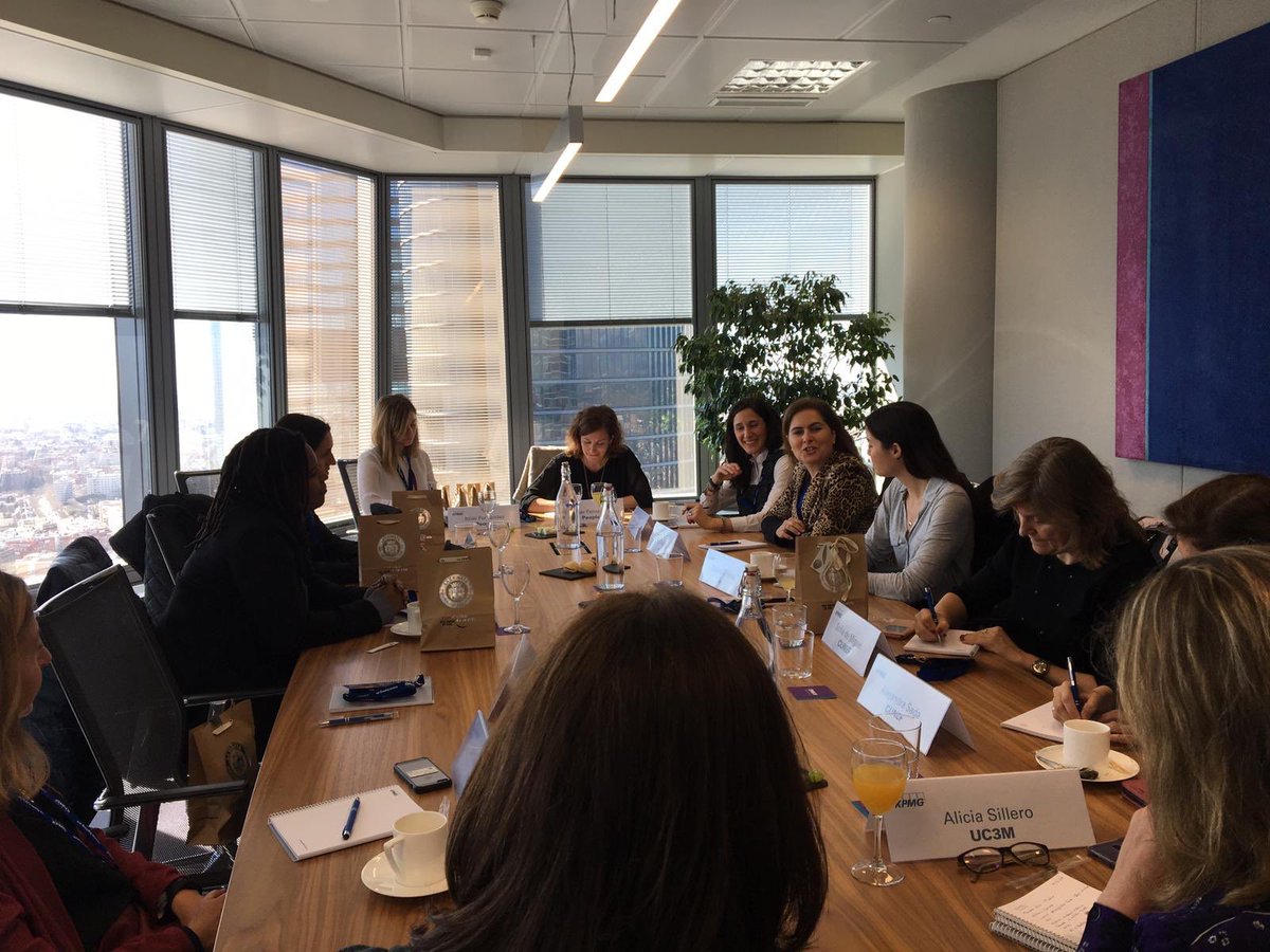 KPMG_ES's tweet photo. 🥐☕️ Hemos invitado a desayunar a los COIES de las universidades colaboradoras de #KICC2019 para buscar sinergias entre universidad y empresa y así poder ayudar a impulsar la carrera de los futuros profesionales 👩‍🎓👨‍🎓 https://t.co/vgRDDDhoAA