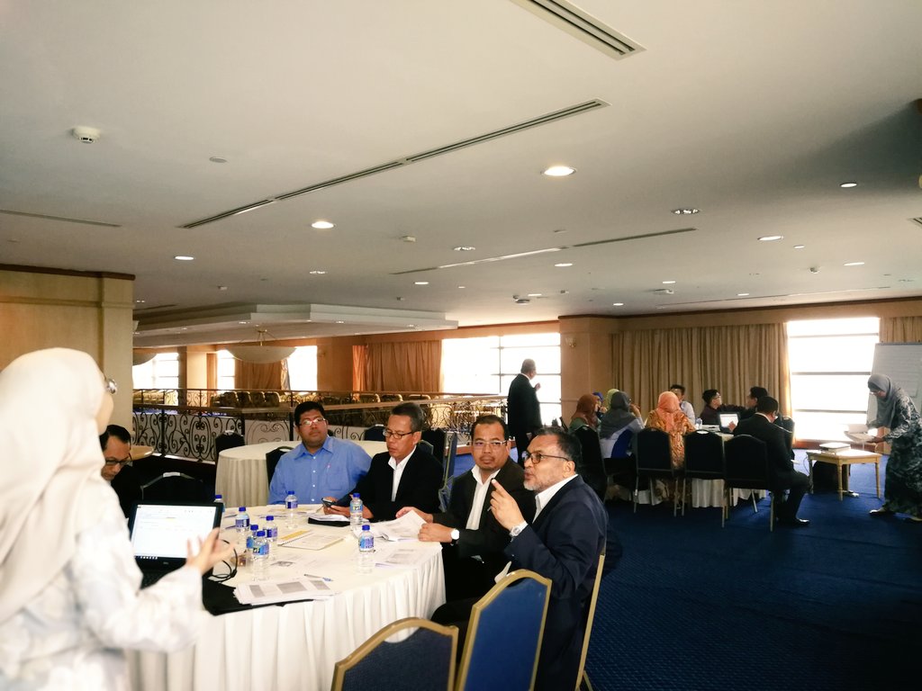 nurvianti_mj's tweet photo. MEA were participating in Bengkel Pembangunan Prosedur & Proses Kajian Semakan Nilai / Value Review (VR) which organized by MOF on the 5th till 7th of March 2019. It was one productive workshop led by UPN, CPAB JKR. Well done to everyone involved! πͺ #MEA #JKR #MOF #UAD #IVMM https://t.co/iSja72d0VE