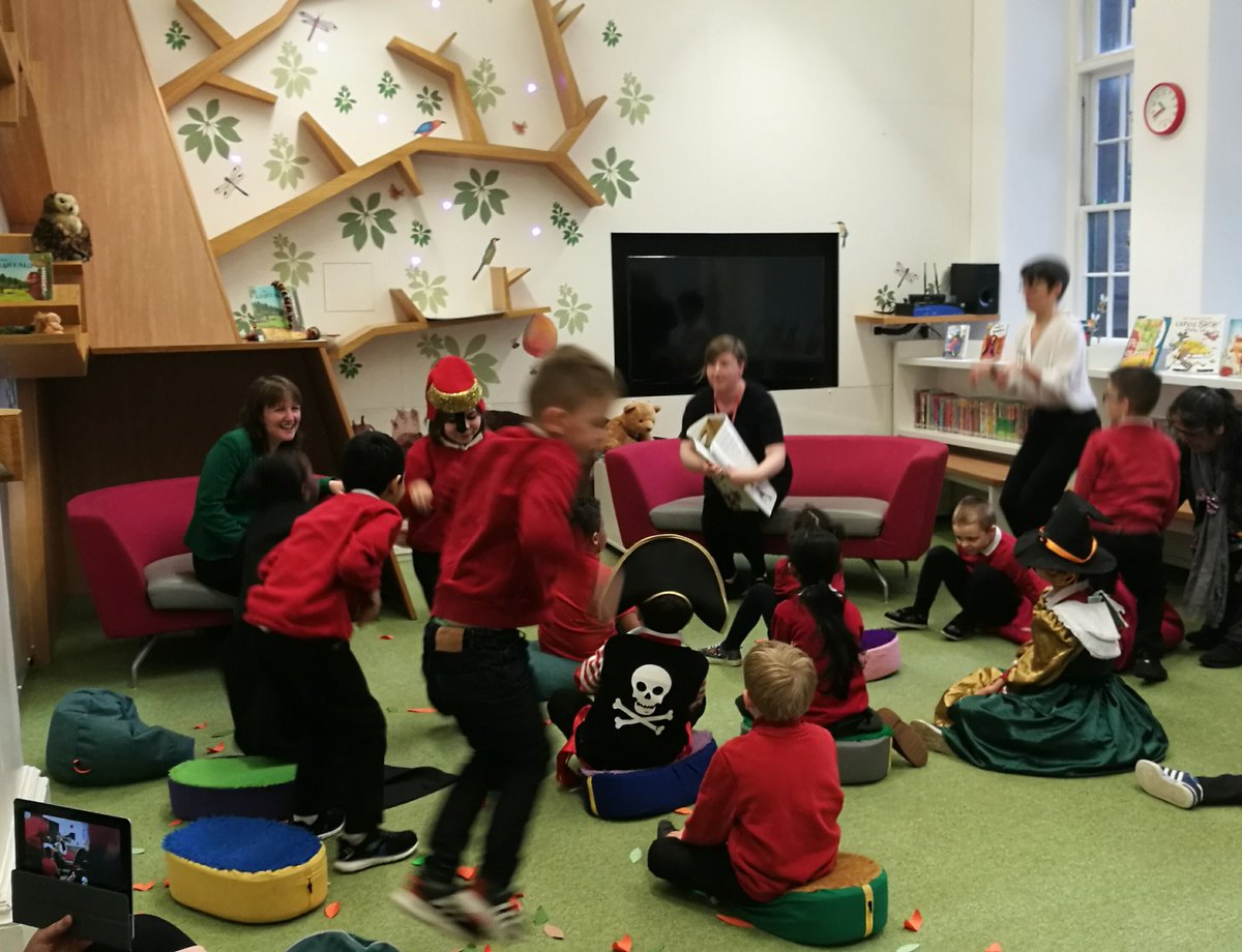 TalesOfOneCity's tweet photo. We've been celebrating #worldbookday with a very special visitor at @edcentrallib today. #RoyalMilePrimarySchool busy being bats and elephants with #MonkeyAndMe read by fab Fiona! @ScotGovEdu @MareeToddMSP https://t.co/DC89oHpxqY