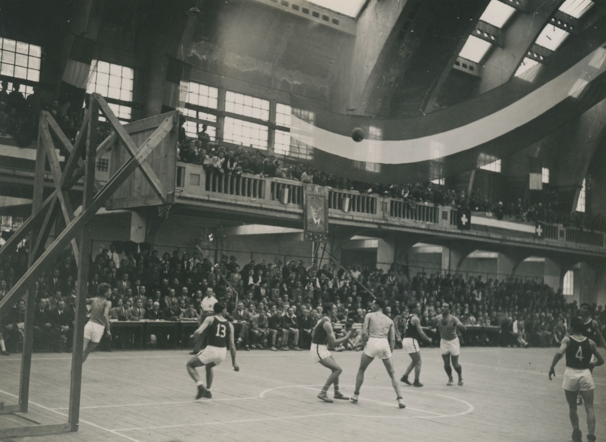 The ultimate #ThrowbackThursday? The first ever European basketball championship.

📍 Geneva, Switzerland | #EuroBasket 1935