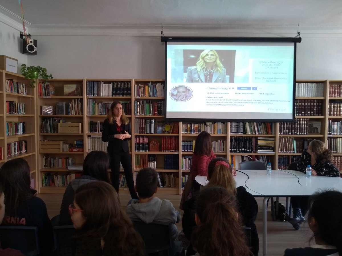epnsdiputacio's tweet photo. #RoserCuscó especialista en e-commerce , explica als alumnes com cada vegada hi ha més joves emprenedors #ideescreatives #donaemprenedora #emprenedoria #setmanaemprenedoria https://t.co/Qj8BPFFm0W
