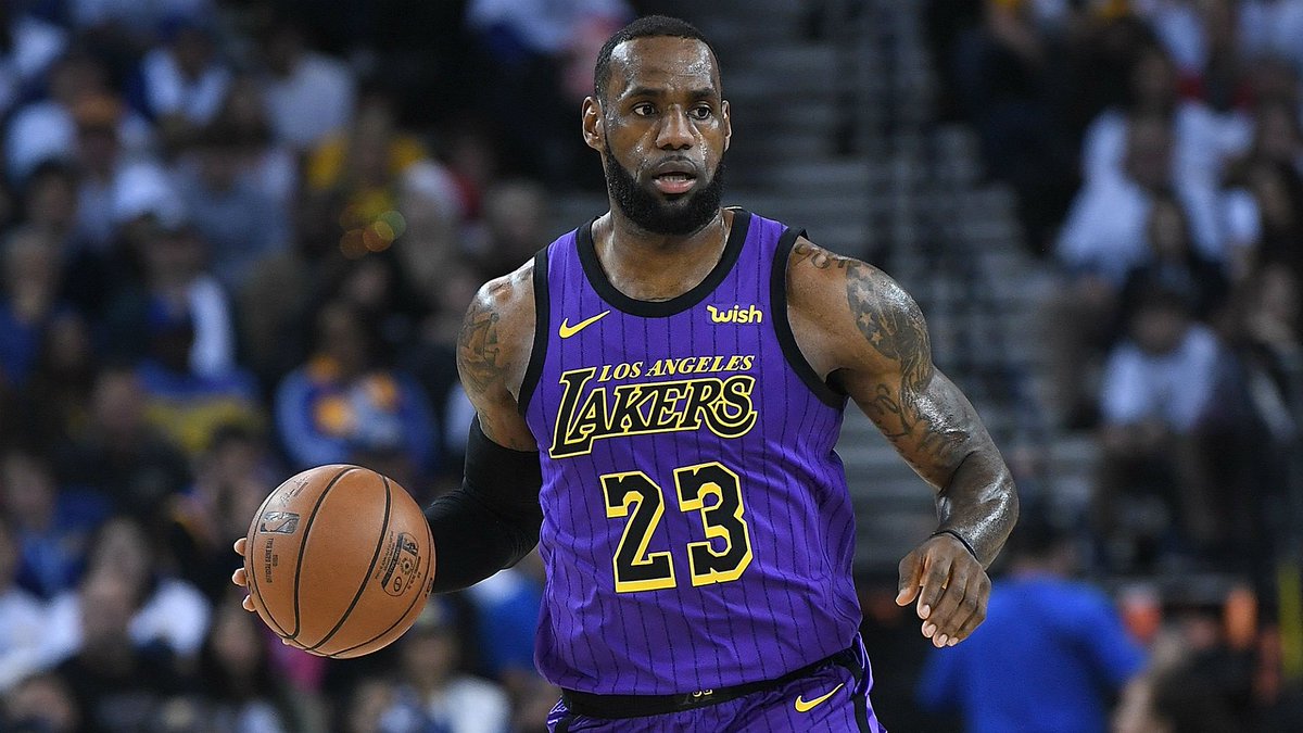 elnuevodiariord's tweet photo. James supera a Jordan en puntos, pero no salva a Lakers; Heat entran en playoffs

https://t.co/TdPd34JBDG

#ElNuevoDiarioRD    #KingJames   #itsMichaelJ

#Lakers        #FOXSportsHEAT https://t.co/ZqnJUDgU4D