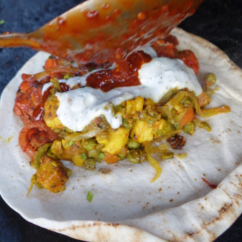 Gupta’s wraps ⭐️
A tandoori chicken + paneer veg wrap with chili & extra garlic sauce from  Gupta Confectioners always hits the Sunday happy spot, this weekend at Campsbourne School  #londonstreetfood #sundaymarket #farmersmarketfood⭐️