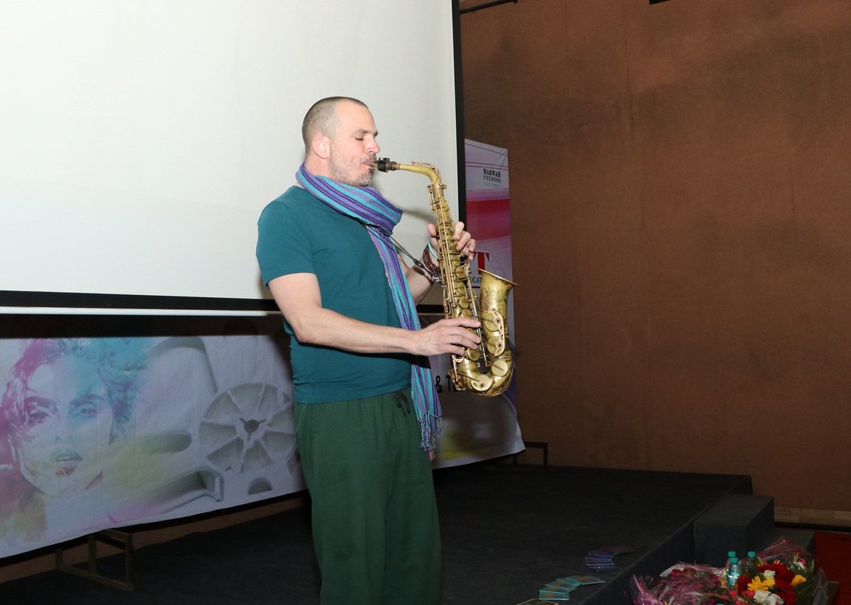 aaftindia's tweet photo. An informative workshop by #viktortoth, renowned #saxophonist from #Hungary, was organised for the #students of #aaft #schoolofperformingarts. The #workshop was followed by a mesmerising #performance by him.
#art #music #sopa #musician #artist #life #loveformusic #musiclove https://t.co/tLlIJBvBv5