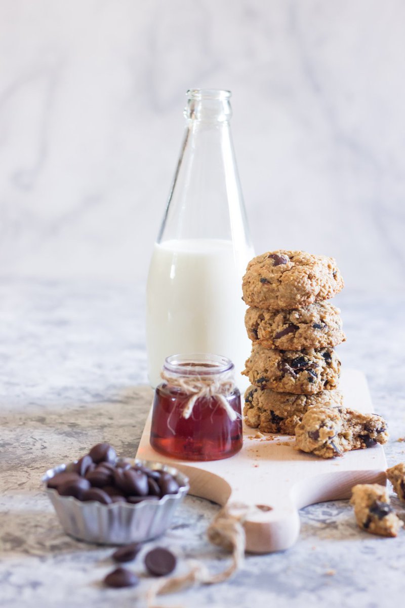 TheFoodscape's tweet photo. These gluten-free, refined sugar free Date &amp; Oat Cookies are the real deal! Healthy and scrumptious! https://t.co/XE8wse3h3f https://t.co/kS4a1rLDgy