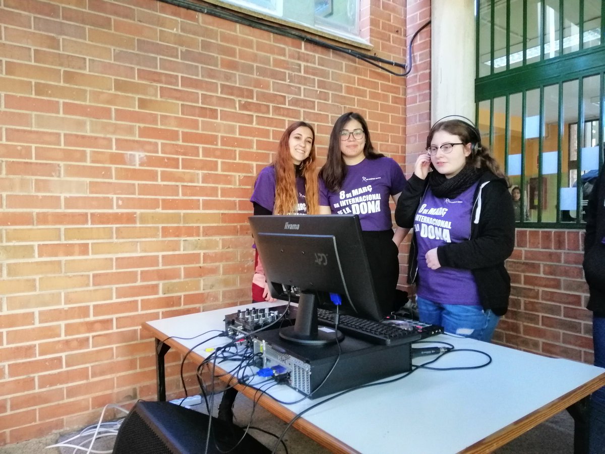 IESJuniper's tweet photo. Avui a l'@IESJuniper hem celebrat el dia de la Dona Treballadora.
Gràcies a tots els que l'heu fer possible https://t.co/EVC0dJys5x